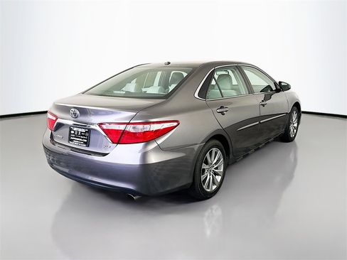 Used 2017 Toyota Camry XLE image 7