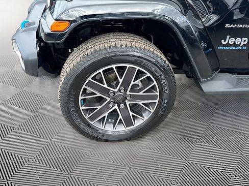 Used 2023 Jeep Wrangler Unlimited Sahara image 33