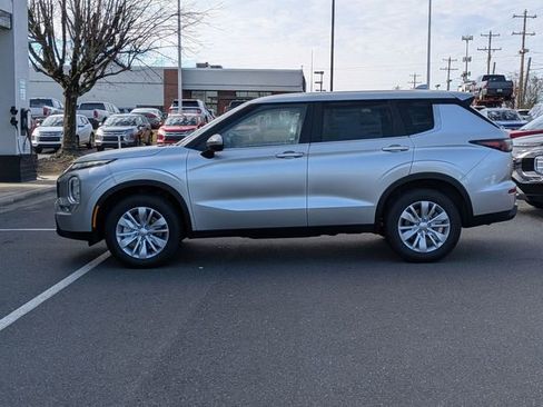 New 2026 Mitsubishi Outlander ES image 6