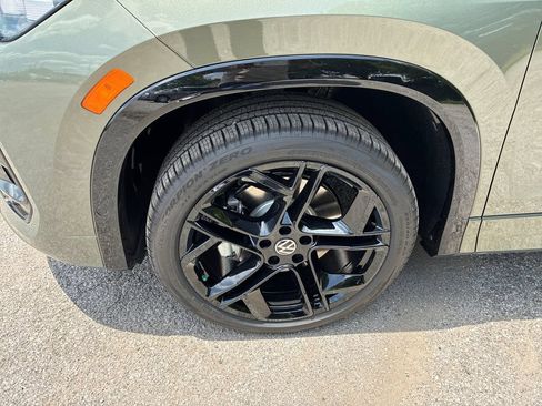 New 2026 Volkswagen Tiguan SE R-Line AWD/4WD image 9