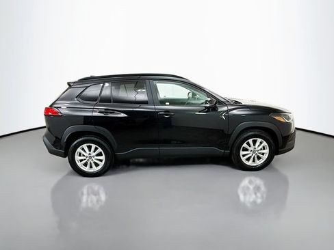 Used 2025 Toyota Corolla Cross LE AWD/4WD image 8