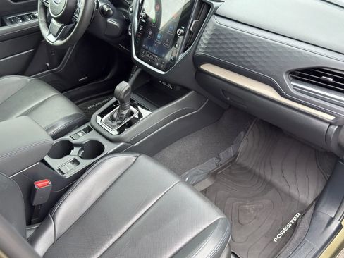 Used 2025 Subaru Forester Limited image 12