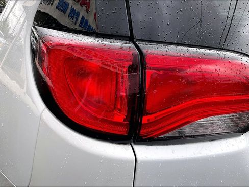 Used 2023 Chrysler Voyager LX image 31