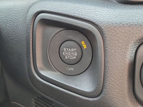 Used 2024 Jeep Gladiator Sport AWD/4WD image 31