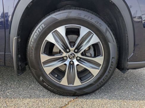 Used 2021 Toyota Highlander XLE image 11