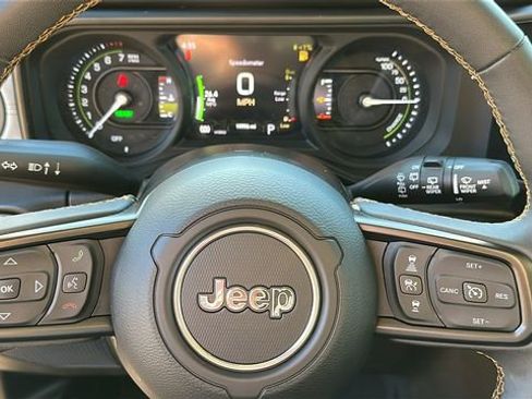 Used 2024 Jeep Wrangler Unlimited w/ Convenience Group image 11