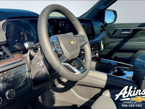 New 2026 Chevrolet Suburban Premier image 11