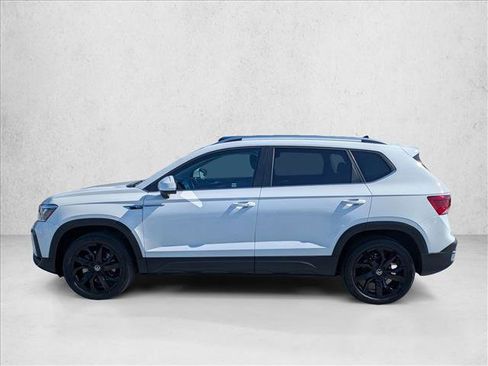 Used 2022 Volkswagen Taos SE FWD image 9