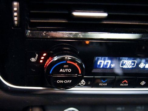 Used 2023 Nissan Rogue SL w/ SL Premium Package image 21