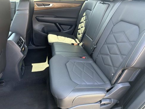 Used 2025 Volkswagen Atlas SE FWD image 20