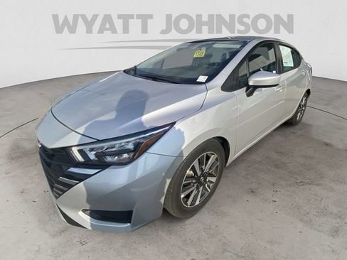 Used 2025 Nissan Versa SV FWD image 2
