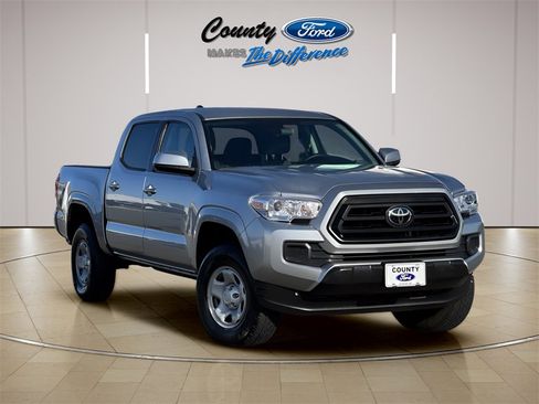 Used 2022 Toyota Tacoma SR image 1