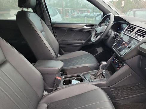 Used 2023 Volkswagen Tiguan SE R-Line image 34