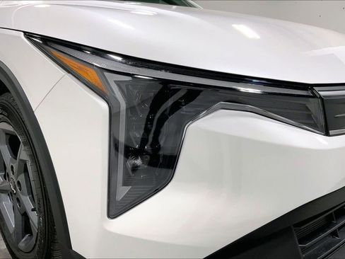 New 2025 Kia K4 LXS image 36