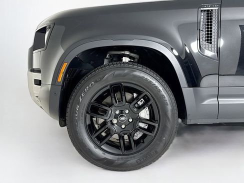 Used 2025 Land Rover Defender 110 S image 26