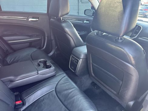Used 2015 Chrysler 300 Limited image 23