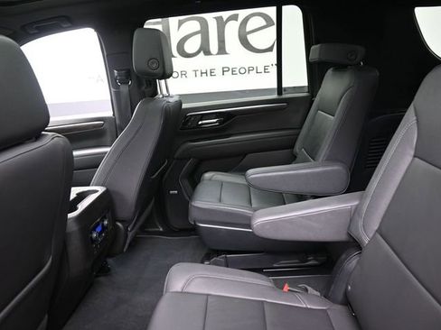 Used 2025 Chevrolet Suburban LT w/ Comfort Package image 23
