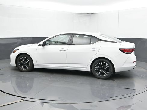 Used 2024 Nissan Sentra SV FWD image 9