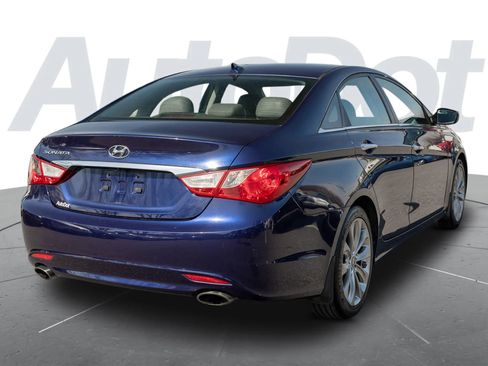 Used 2013 Hyundai Sonata SE w/ Navigation & Sunroof Pkg FWD image 3