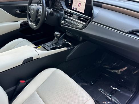 Certified 2024 Lexus ES 300h w/ Premium Package FWD image 34