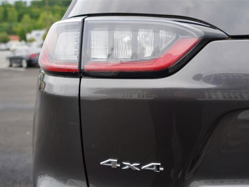 Used 2019 Jeep Cherokee Limited w/ Technology Group image 24