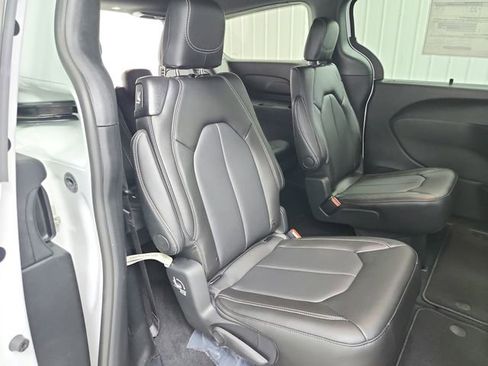 New 2026 Chrysler Voyager LX image 30