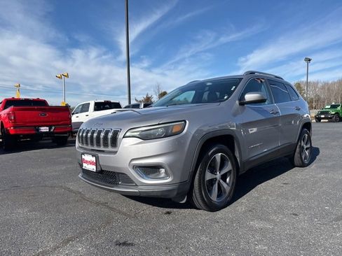 Used 2019 Jeep Cherokee Limited image 16