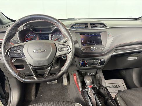 Used 2023 Chevrolet TrailBlazer RS FWD image 3