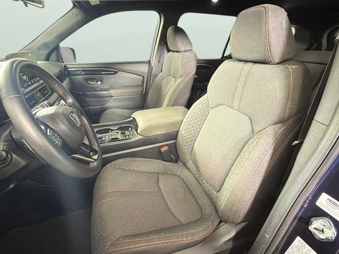 Used 2025 Honda Pilot Sport image 17