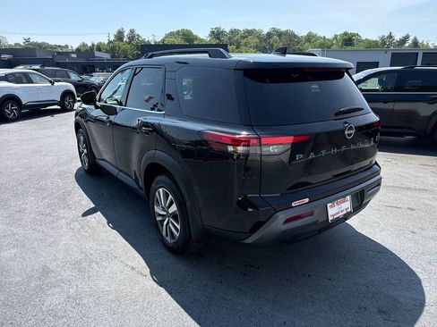 New 2026 Nissan Pathfinder SL FWD image 3