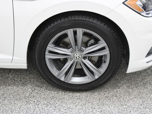 Used 2020 Volkswagen Jetta R-Line w/ R-Line Cold Weather Package FWD image 5