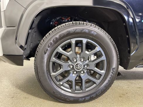 Used 2023 Toyota Tundra Platinum AWD/4WD image 11