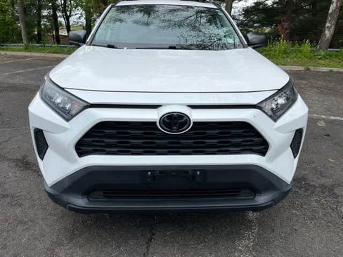 Used 2020 Toyota RAV4 LE AWD/4WD image 2