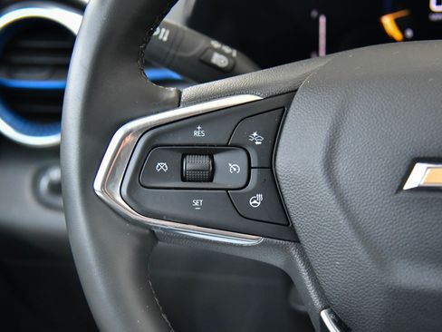 Used 2025 Chevrolet Trax LT w/ LT Convenience Package FWD image 32