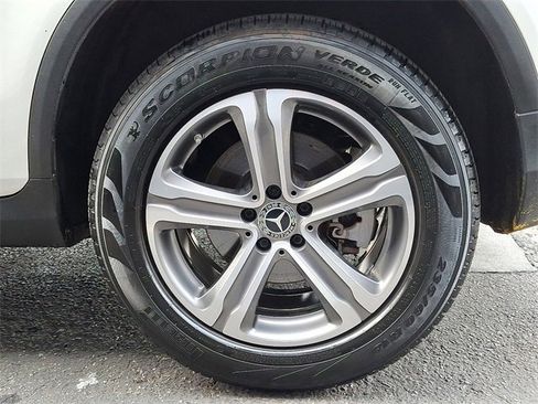 Used 2019 Mercedes-Benz GLC 300 4MATIC image 13