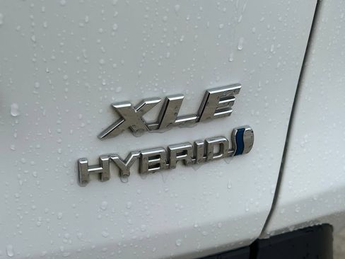 Used 2021 Toyota RAV4 XLE w/ Convenience Package AWD/4WD image 14