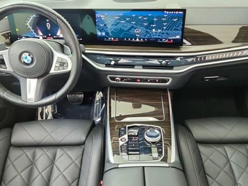 Used 2024 BMW X7 xDrive40i w/ M Sport Package image 40