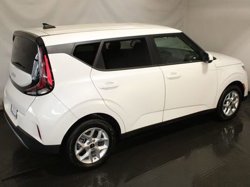 Used 2025 Kia Soul LX FWD image 5