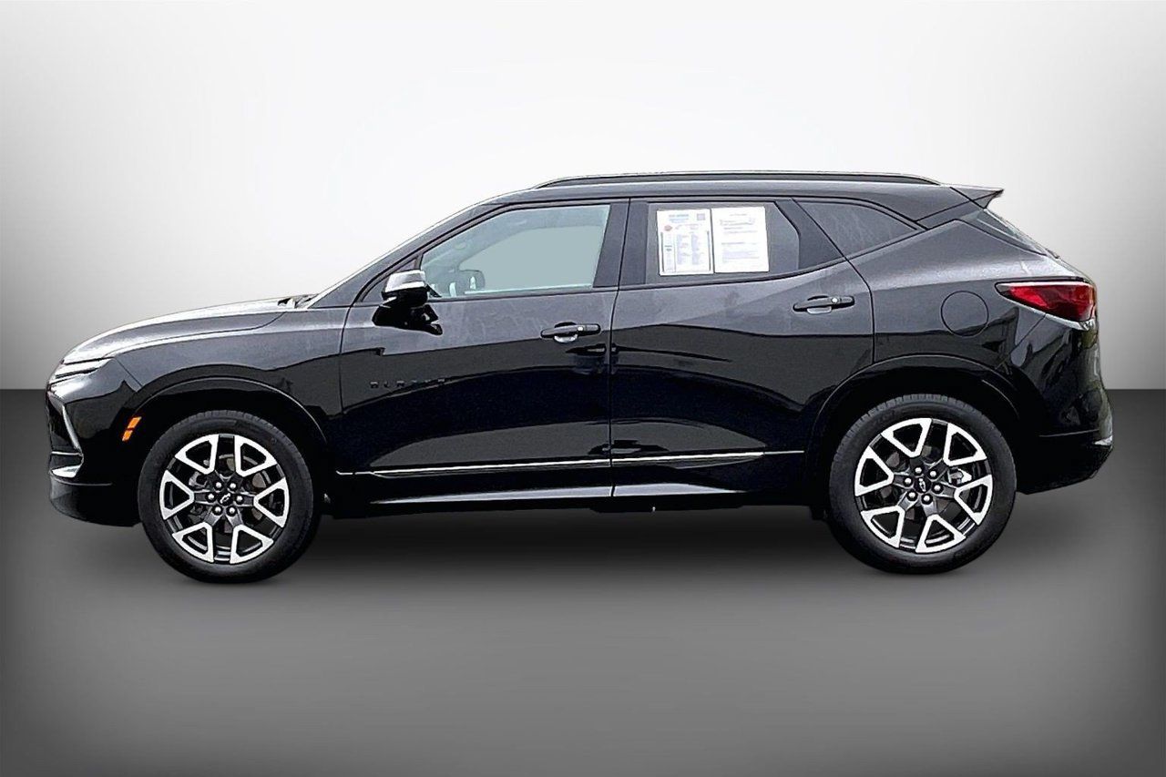 Used 2023 Chevrolet Blazer RS w/ Enhanced Convenience Package FWD image 5