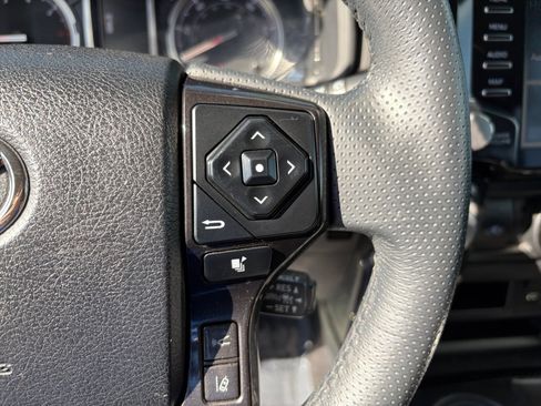 Used 2020 Toyota 4Runner TRD Off-Road Premium AWD/4WD image 15