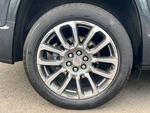 Used 2022 GMC Acadia Denali w/ Denali Ultimate Package image 10