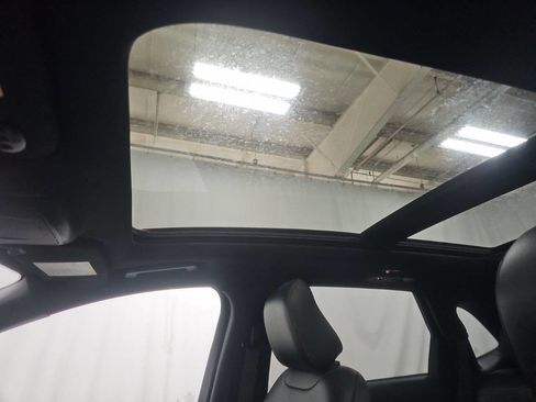 Used 2021 Ford Edge ST-Line w/ Cold Weather Package image 10