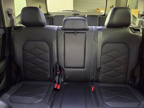Used 2024 Volkswagen Atlas SE FWD image 21