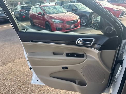 Used 2021 Jeep Grand Cherokee Limited image 34