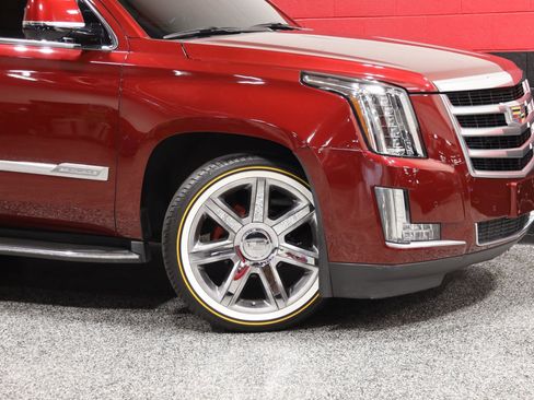 Used 2016 Cadillac Escalade Luxury AWD/4WD image 3