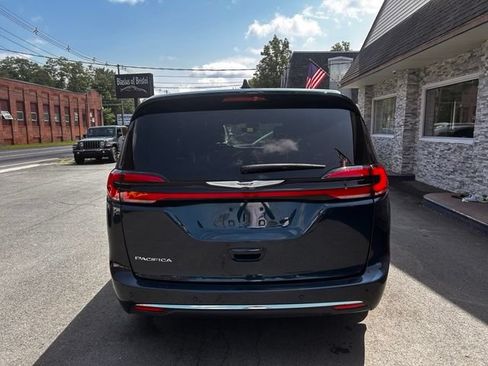 Used 2025 Chrysler Pacifica Select FWD image 5