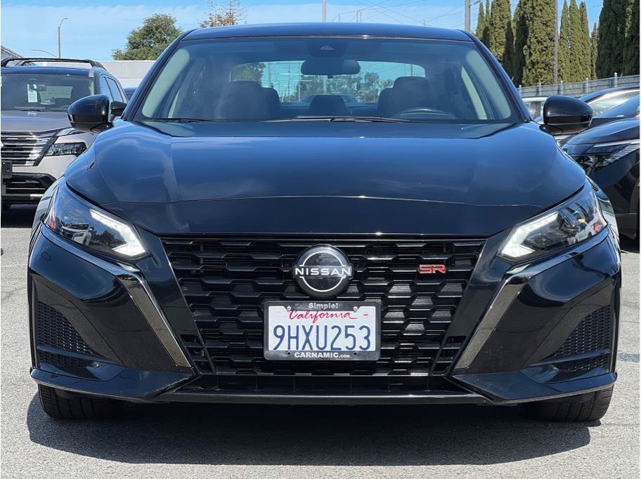 Used 2023 Nissan Altima 2.5 SR FWD image 2