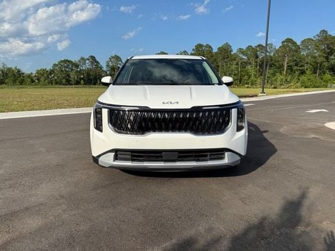 Used 2025 Kia Carnival FWD image 17