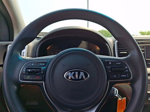 Used 2019 Kia Sportage LX AWD/4WD image 17