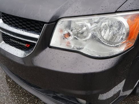 Used 2020 Dodge Grand Caravan SXT image 3